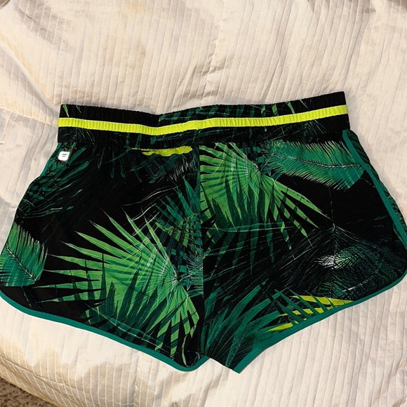Fabletics 3pc Kate Hudson Covershoot Jungle Theme Set Top & bottoms 🤩 HL - Picture 17 of 17